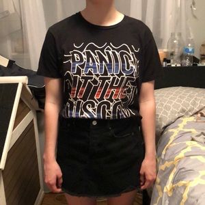 Black shirt sleeve shirt